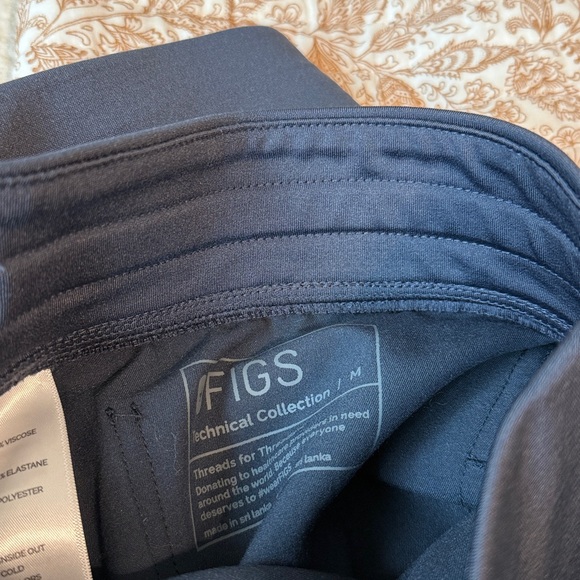 Woman’s Figs Scrub Set, Night Sky - Picture 5 of 6